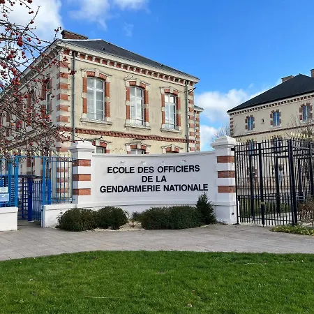 Le Melunais, Face A La Seine *